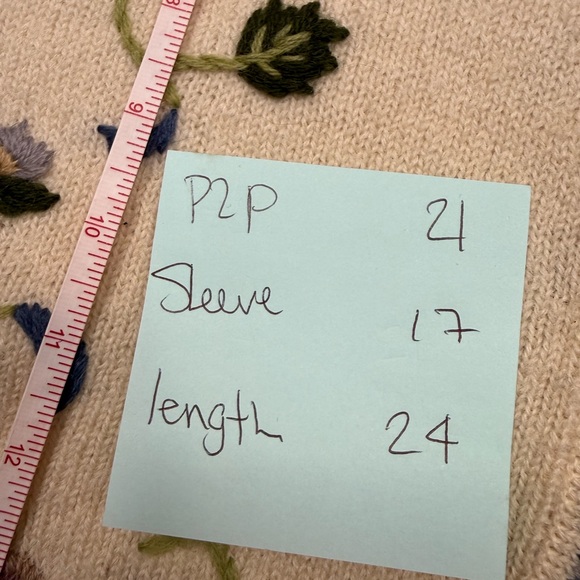 Vintage Floral Embroidered Wool Sweater with Mother of Pearl Buttons - Picture 7 of 7